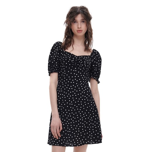 Cropp - Czarna sukienka mini z motywem kwiatowym - czarny ze sklepu Cropp w kategorii Sukienki - zdjęcie 156855813