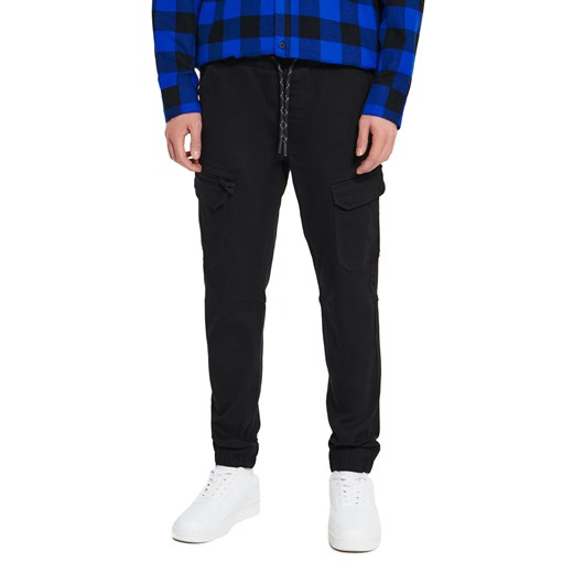 Cropp - Czarne joggery z kieszeniami cargo - Czarny Cropp 28 Cropp