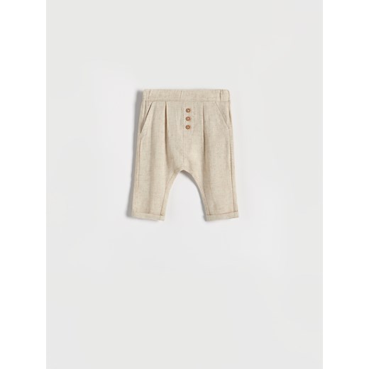 Reserved - Tkaninowe spodnie z lnem - beżowy ze sklepu Reserved w kategorii Spodnie i półśpiochy - zdjęcie 156873110