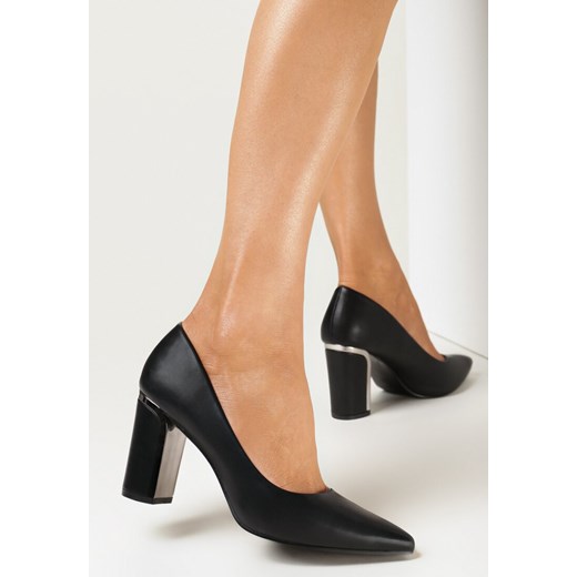 Czarne Czółenka na Słupku z Metaliczną Wstawką i Wkładką ze Skóry Naturalnej Itunza ze sklepu born2be.pl w kategorii Czółenka - zdjęcie 156898961