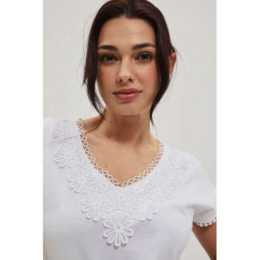 Bawełniana bluzka z koronką biała ze sklepu Moodo.pl w kategorii Bluzki damskie - zdjęcie 156940323