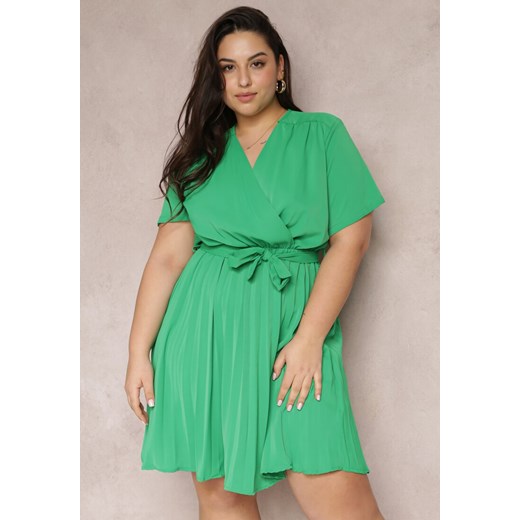 Zielona Sukienka z Gumką w Pasie i Kopertowym Dekoltem Azrah ze sklepu Renee odzież w kategorii Sukienki - zdjęcie 157088053