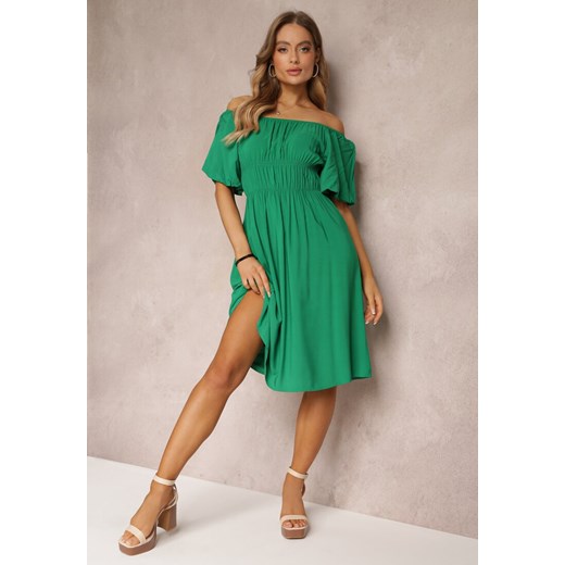 Sukienka Renee zielona z wiskozy z odkrytymi ramionami z krótkim rękawem elegancka z dekoltem typu hiszpanka 