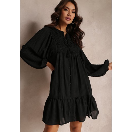 Czarna Sukienka Mini z Falbanką i Koronkowymi Wstawkami Rikit ze sklepu Renee odzież w kategorii Sukienki - zdjęcie 157106513