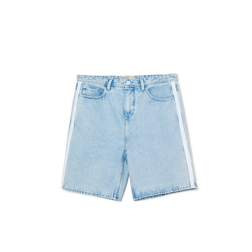 Cropp - Jeansowe szorty z lampasami - niebieski ze sklepu Cropp w kategorii Spodenki męskie - zdjęcie 157137050