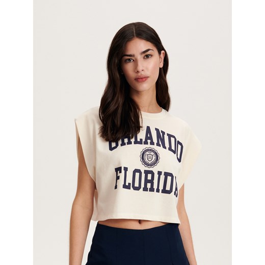 Bluzka damska Reserved beżowa wiosenna w stylu młodzieżowym z krótkim rękawem z okrągłym dekoltem 