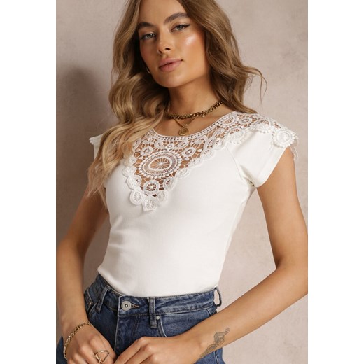 Biały T-shirt z Ozdobnym Dekoltem z Koronki Lisajane ze sklepu Renee odzież w kategorii Bluzki damskie - zdjęcie 157270263