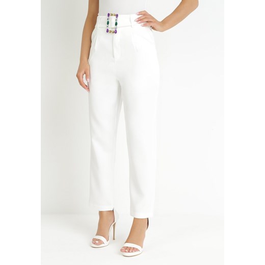 Białe Eleganckie Spodnie Cygaretki z Wysokim Stanem i Paskiem z Klamerką Consttina ze sklepu Born2be Odzież w kategorii Spodnie damskie - zdjęcie 157270372