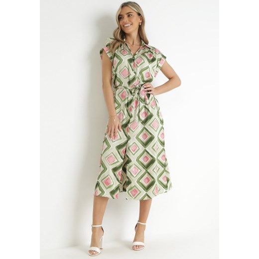 Zielona Koszulowa Sukienka Midi z Geometrycznym Wzorem i Materiałowym Paskiem Eugenania ze sklepu Born2be Odzież w kategorii Sukienki - zdjęcie 157499271