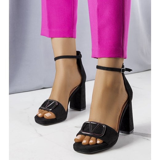 Czarne sandały na słupku Linda ze sklepu gemre w kategorii Sandały damskie - zdjęcie 157575282