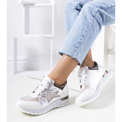 Białe metaliczne sneakersy Torres ze sklepu gemre w kategorii Buty sportowe damskie - zdjęcie 157576694