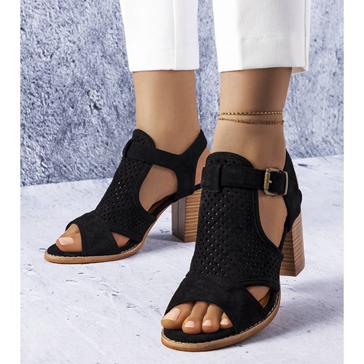 Czarne sandały z ażurową cholewką Courtois ze sklepu gemre w kategorii Sandały damskie - zdjęcie 157576890