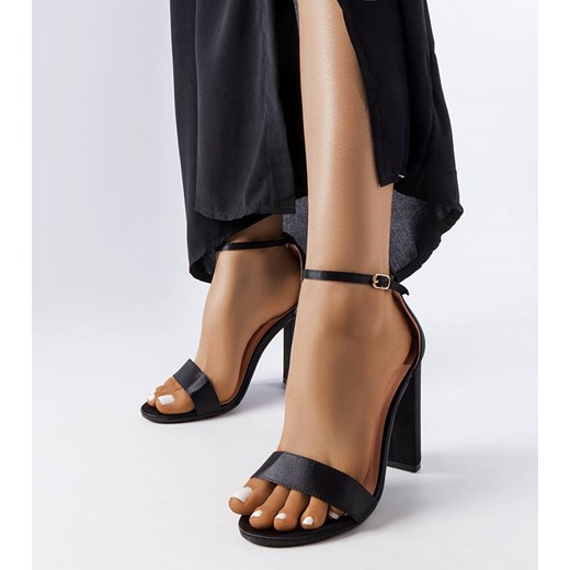 Czarne sandałki na wysokim słupku Rive ze sklepu gemre w kategorii Sandały damskie - zdjęcie 157577873