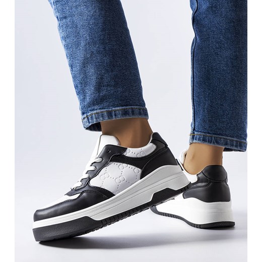 Czarne sneakersy zdobione tłoczeniem Paré ze sklepu gemre w kategorii Buty sportowe damskie - zdjęcie 157579372