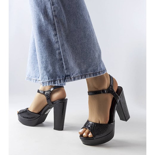 Czarne masywne sandały na słupku Nidia ze sklepu gemre w kategorii Sandały damskie - zdjęcie 157582824