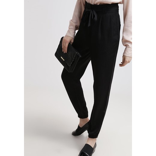 mint&berry Spodnie materiałowe black zalando czarny bez wzorów/nadruków