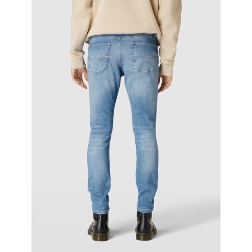Jeansy o kroju slim fit z naszywką z logo model ‘AUSTIN’ Tommy Jeans 32/32 Peek&Cloppenburg  okazyjna cena