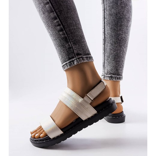 Beżowe błyszczące sandały Felicienne ze sklepu gemre w kategorii Sandały damskie - zdjęcie 158973363