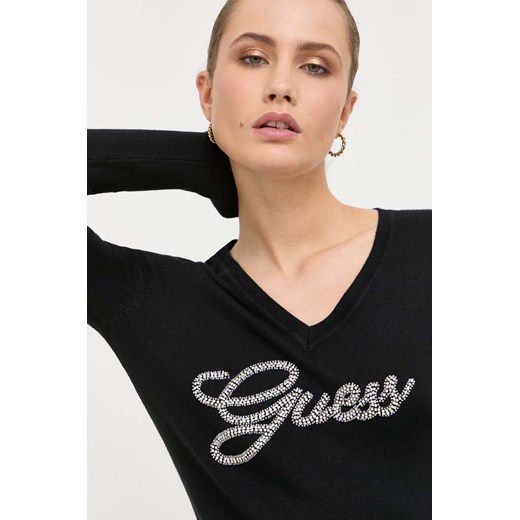 Sweter damski Guess z dekoltem v
