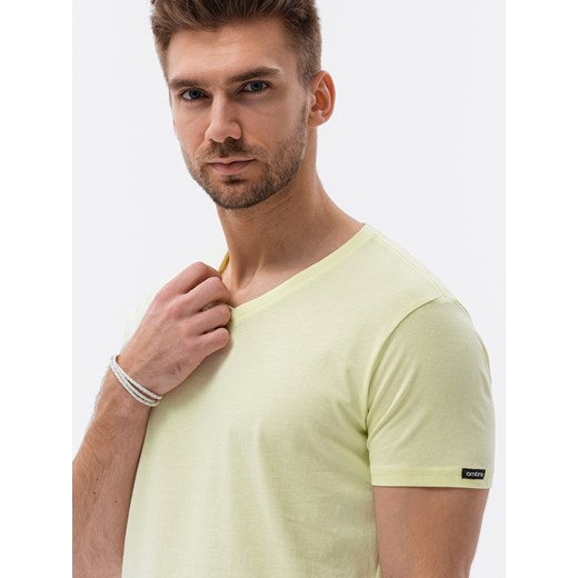 Klasyczna męska koszulka z dekoltem w serek BASIC - limonkowy V24 S1369 M ombre