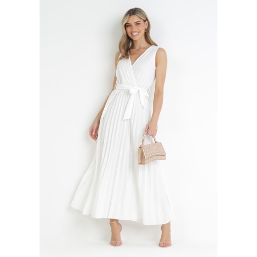 Biała Plisowana Sukienka Maxi z Gumką w Pasie i Materiałowym Paskiem Biak ze sklepu Born2be Odzież w kategorii Sukienki - zdjęcie 159008024