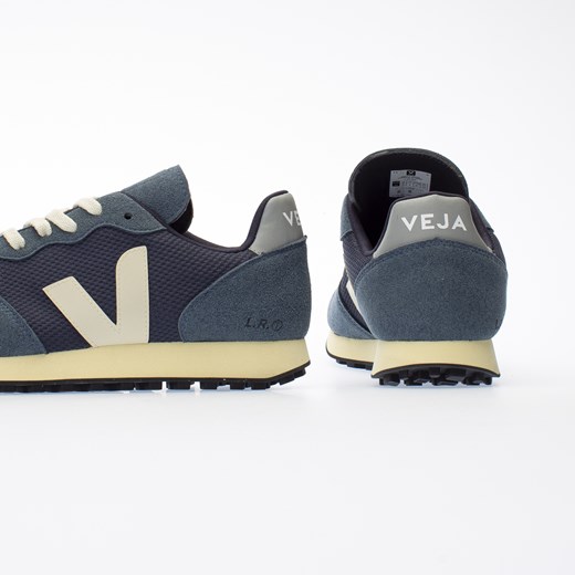 Veja Rio Branco Alveomesh Nautico/Pierre Veja US 8 / EU 41 / 26 CM runcolors