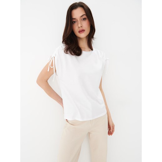 Mohito - Biały t-shirt z bawełny - biały ze sklepu Mohito w kategorii Bluzki damskie - zdjęcie 159049010