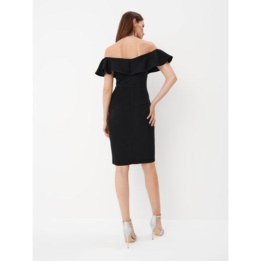 Sukienka Mohito czarna z odkrytymi ramionami z dekoltem typu hiszpanka elegancka mini 