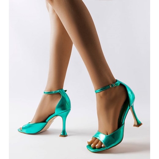 Zielone błyszczące sandały na szpilce z paskiem Delinda ze sklepu gemre w kategorii Sandały damskie - zdjęcie 159120820