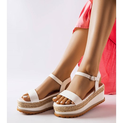 Białe sandały na koturnie Access ze sklepu gemre w kategorii Sandały damskie - zdjęcie 159241241