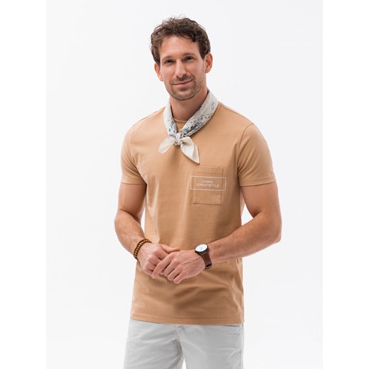 T-shirt męski bawełniany z nadrukiem na kieszonce - jasnobrązowy V6 S1742 ze sklepu ombre w kategorii T-shirty męskie - zdjęcie 159251083