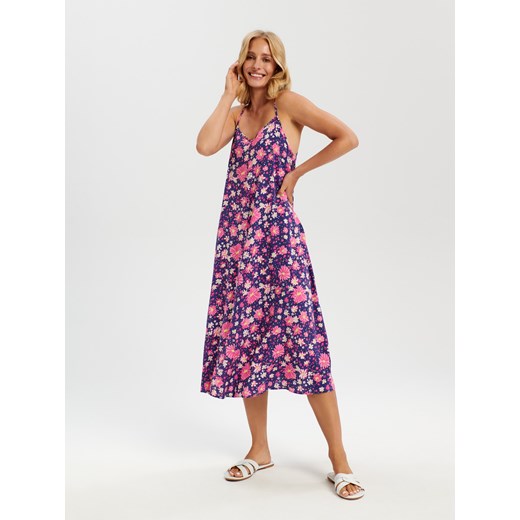 Sukienka wielokolorowa Sinsay trapezowa casual na ramiączkach z dekoltem v 