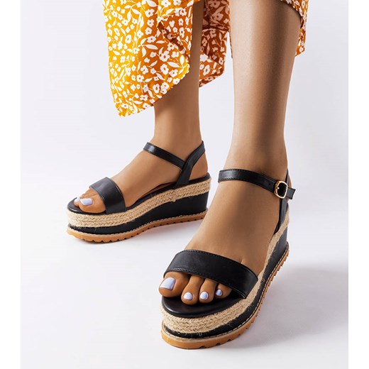 Czarne sandały na koturnie Access ze sklepu gemre w kategorii Sandały damskie - zdjęcie 160085100