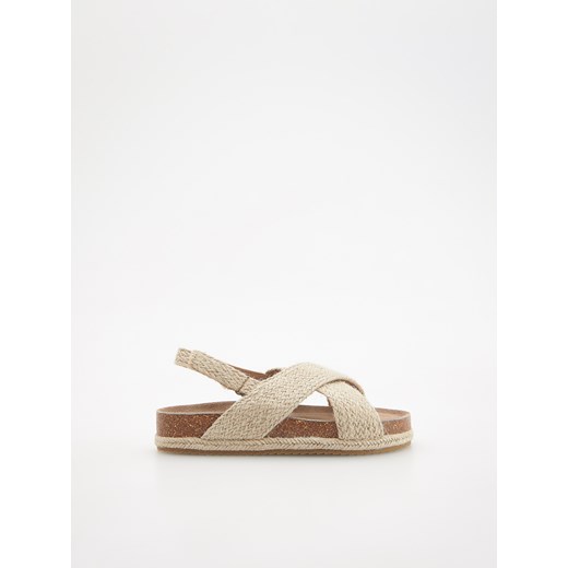Reserved - Sandały z plecionymi paskami - beżowy ze sklepu Reserved w kategorii Sandały dziecięce - zdjęcie 160276480