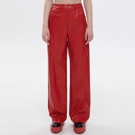 Cropp - Czerwone spodnie z imitacji skóry - Czerwony Cropp 34 wyprzedaż Cropp
