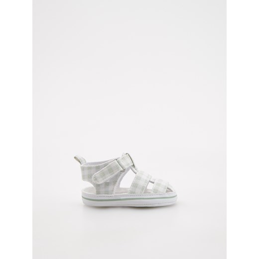 Reserved - Sandały na rzepy - jasnozielony ze sklepu Reserved w kategorii Buciki niemowlęce - zdjęcie 160287804