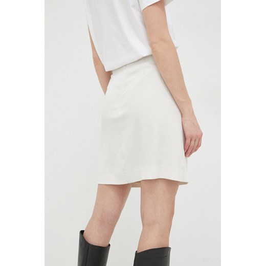 Calvin Klein spódnica kolor beżowy mini prosta Calvin Klein 38 okazyjna cena ANSWEAR.com