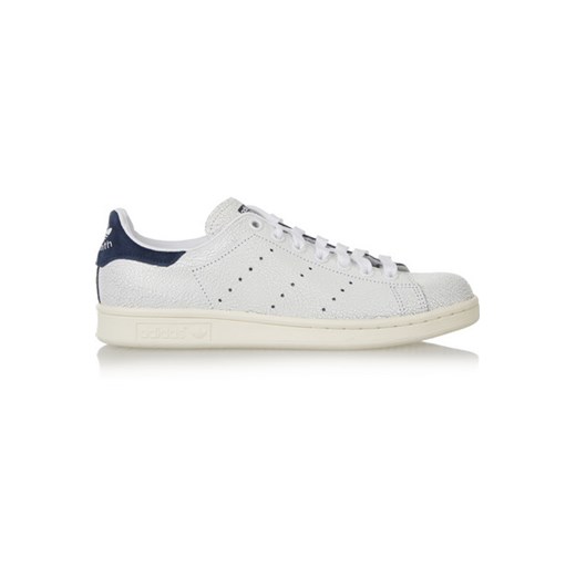 Stan Smith cracked-leather sneakers net-a-porter szary 