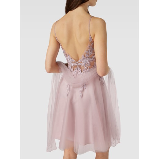 Różowa sukienka Luxuar Fashion rozkloszowana z okrągłym dekoltem na sylwestra 