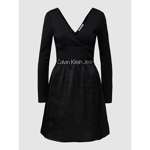 Sukienka Calvin Klein na jesień mini z długimi rękawami z dekoltem v 