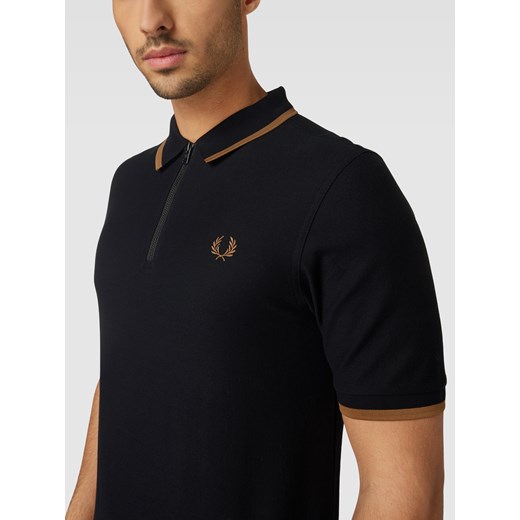Koszulka polo z krótkim zamkiem błyskawicznym model ‘Zip Neck Crepe’ Fred Perry L Peek&Cloppenburg