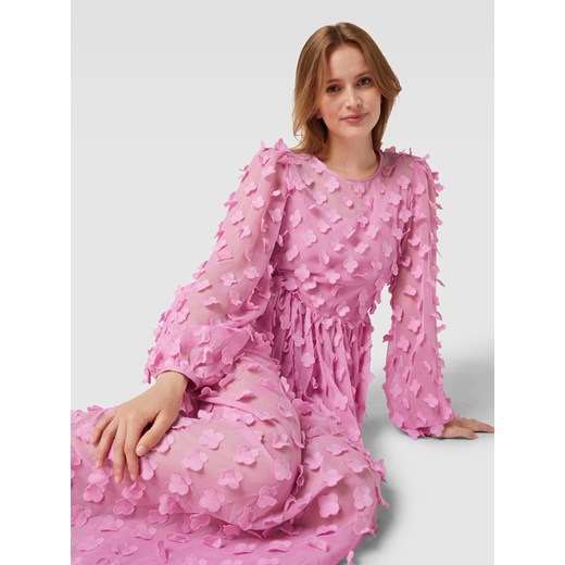 Sukienka Selected Femme z szyfonu oversize'owa różowa z długim rękawem maxi