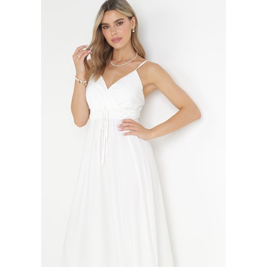 Biała Gładka Sukienka Maxi z Marszczoną Elastyczną Talią Tenawa L Born2be Odzież wyprzedaż