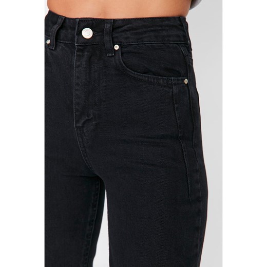 trendyol Dżinsy w kolorze czarnym Trendyol 38 okazyjna cena Limango Polska