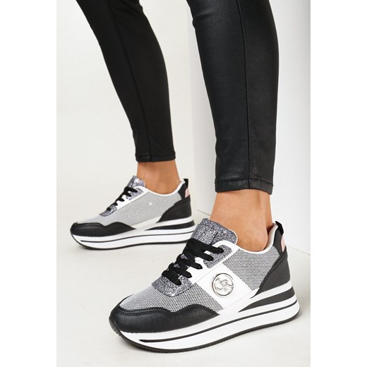 Czarne Sneakersy z Błyszczącymi Wstawkami i Metaliczną Naszywką Alany ze sklepu born2be.pl w kategorii Buty sportowe damskie - zdjęcie 160889233