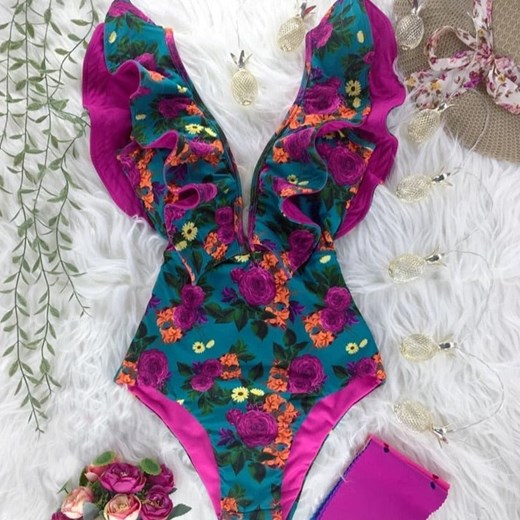 Jednoczęściowy strój kąpielowy w kwiaty z falbanami - Fioletowy / S ze sklepu Lovita.pl w kategorii Stroje kąpielowe - zdjęcie 160930722
