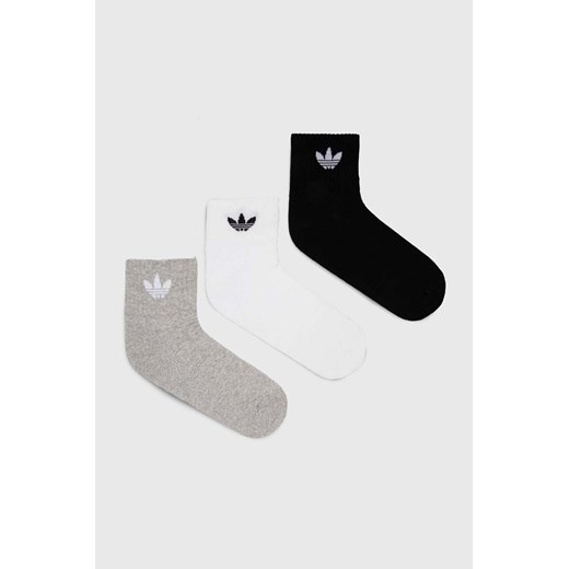 adidas Originals skarpetki 3-pack kolor biały IJ5612 ze sklepu ANSWEAR.com w kategorii Skarpetki damskie - zdjęcie 160933790