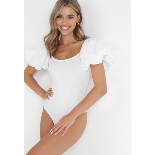 Białe Prążkowane Body z Bufiastymi Rękawami Darcis ze sklepu Born2be Odzież w kategorii Bluzki damskie - zdjęcie 161013481