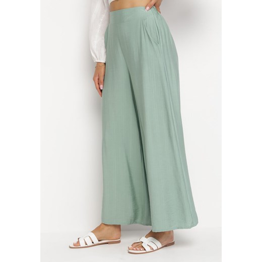 Zielone Szerokie Spodnie z Gumką w Pasie i Kieszeniami przy Biodrach Boulia ze sklepu Born2be Odzież w kategorii Spodnie damskie - zdjęcie 161186580