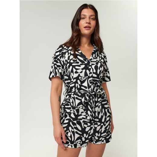 Sinsay - Kombinezon z paskiem - wielobarwny Sinsay S promocyjna cena Sinsay